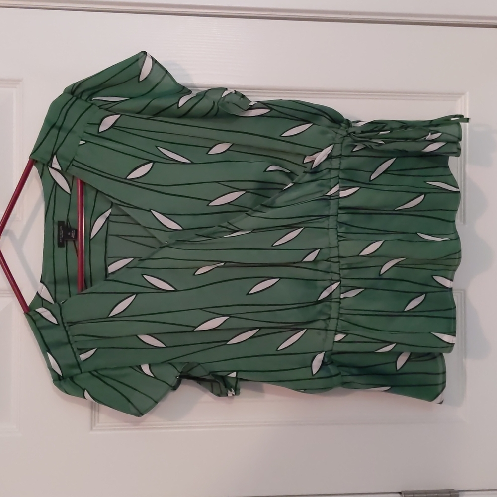 Ann Taylor green leaf top XL